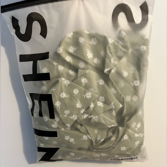 SHEIN NWT Ditsy Floral Green Dress - Picture 4 of 6